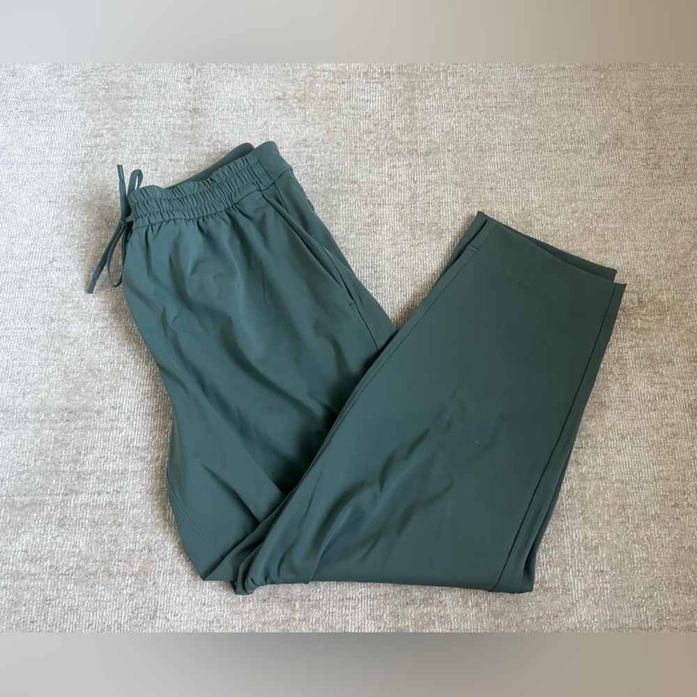 Lululemon’s women’s business pant